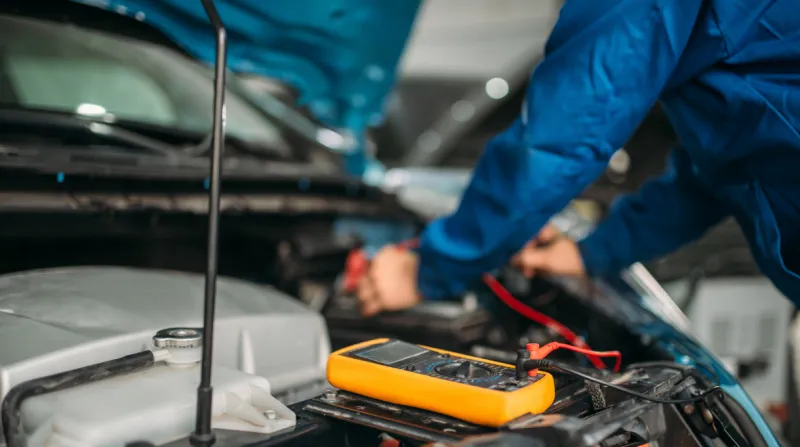 Car Electrician Checks the Battery Level_wp Car Electrician Checks the Battery Level_wp